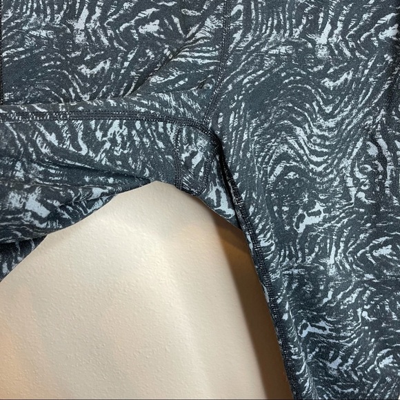 Athleta Zebra Chaturanga Leggings Flint Gray Sz S - Picture 6 of 8